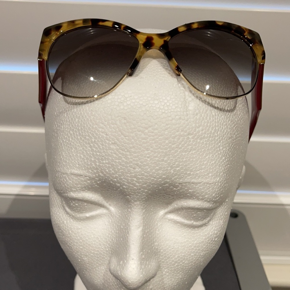 Prada sunglasses - Picture 7 of 9